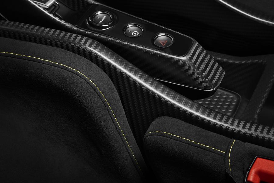 Детали интерьера McLaren MSO Senna Carbon Theme (P15) 2018 года  (фото 14 из 14)